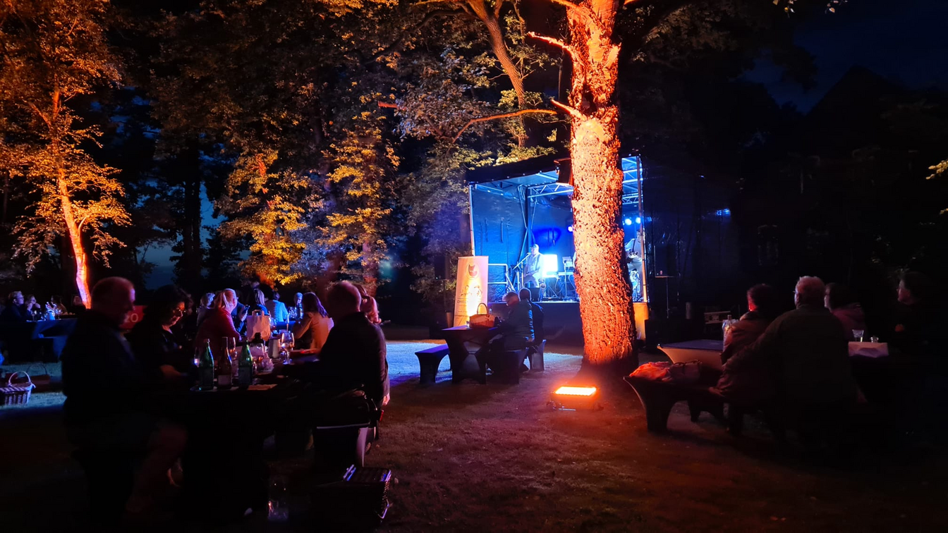 Garten Eden bei Nacht