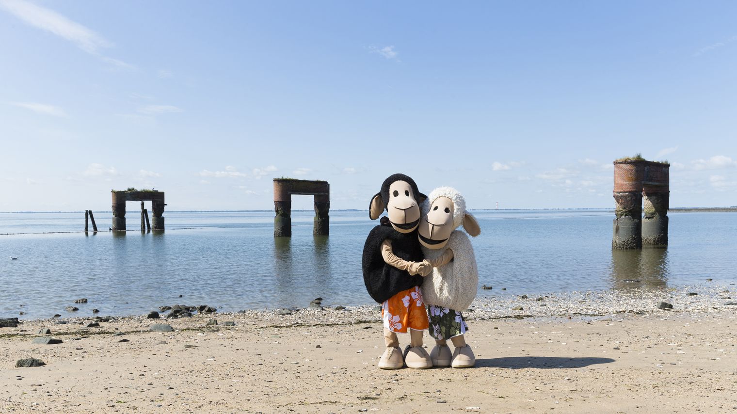 Fiete und Fietje am Strand