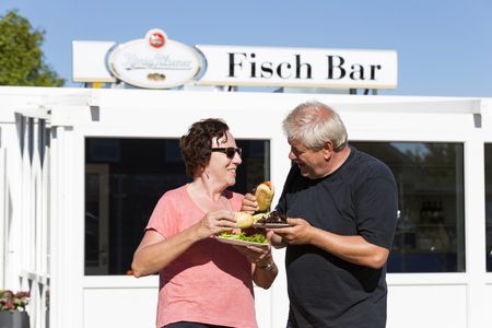Fischbrötchen essen